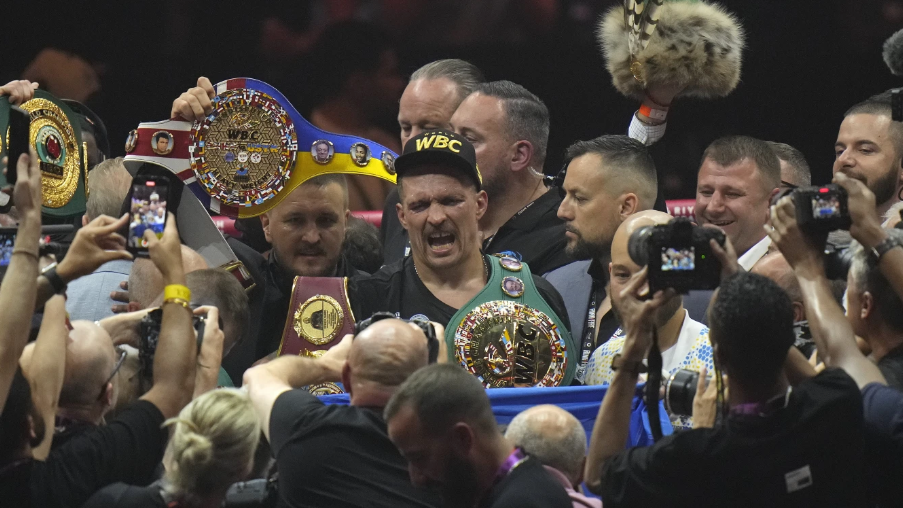 Usyk vence Fury por decisão dividida para se tornar o primeiro campeão mundial dos pesos pesados indiscutido em 24 anos